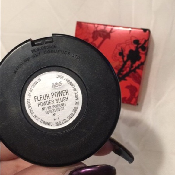 Mac blush - Picture 3 of 5